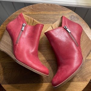Lucky Brand LK Yewani Wedge Ankle Boot Size 9 EUC Garnet Red Leather